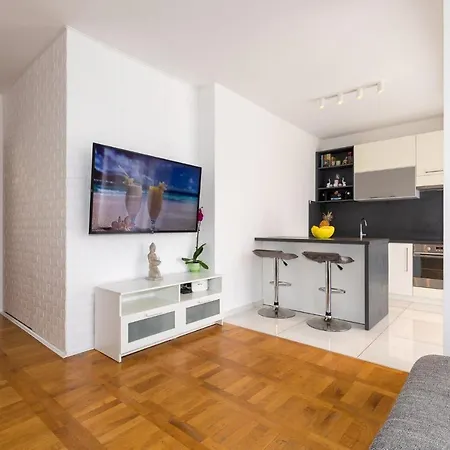 Apartman Equilibrium شقة زادار