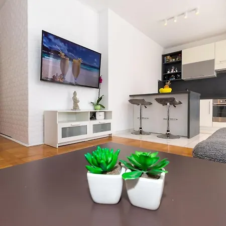 Apartman Equilibrium شقة *